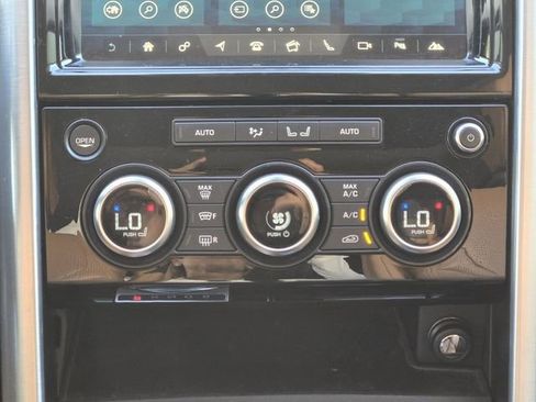 Used 2017 Land Rover Discovery HSE image 21