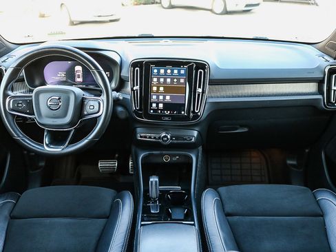 Used 2021 Volvo XC40 P8 Recharge w/ Advanced Package image 12