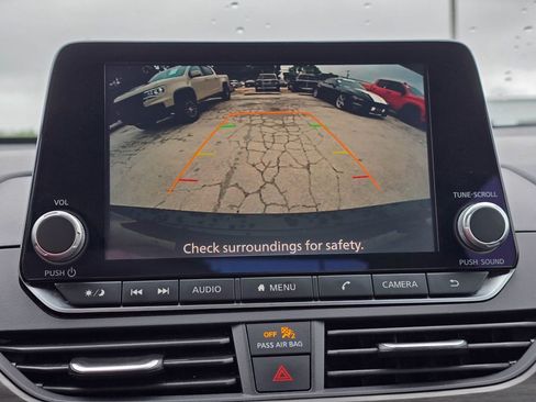 Used 2025 Nissan Altima 2.5 SV FWD image 17