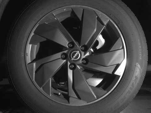 Used 2025 Nissan Rogue SV image 14