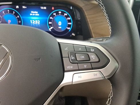 Used 2026 Volkswagen Atlas SE w/ Panoramic Sunroof Package FWD image 29