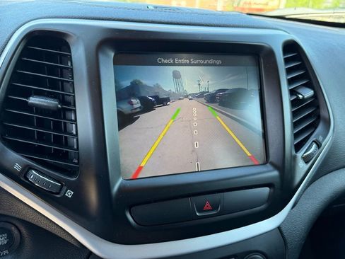 Used 2018 Jeep Cherokee Latitude Plus AWD/4WD image 20