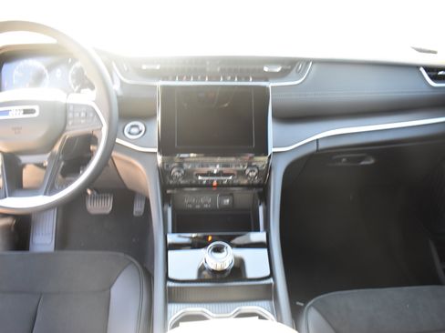 New 2025 Jeep Grand Cherokee L Altitude image 19