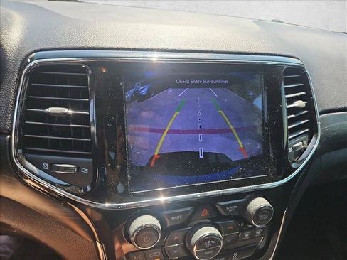 Used 2020 Jeep Grand Cherokee Altitude RWD image 21