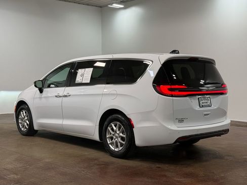 Used 2024 Chrysler Pacifica Touring-L image 26