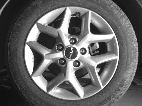 Used 2025 Kia Soul LX w/ LX Technology Package FWD image 17