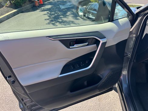 Used 2022 Toyota RAV4 XLE w/ Carpet Mat Package (TMS) image 13