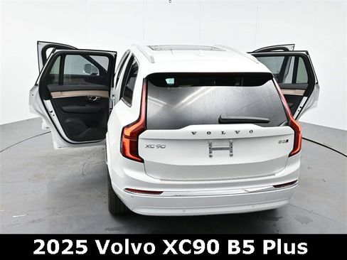 Used 2025 Volvo XC90 B5 Plus w/ Protection Package Premier image 46