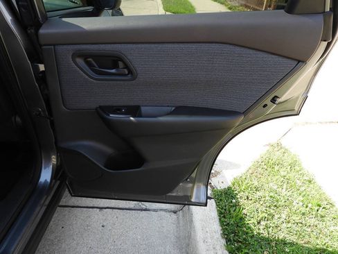 Used 2023 Nissan Rogue S AWD/4WD image 28