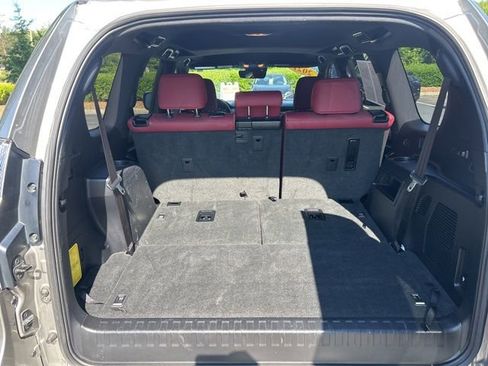 Used 2021 Lexus GX 460 Premium w/ Premium Package AWD/4WD image 10