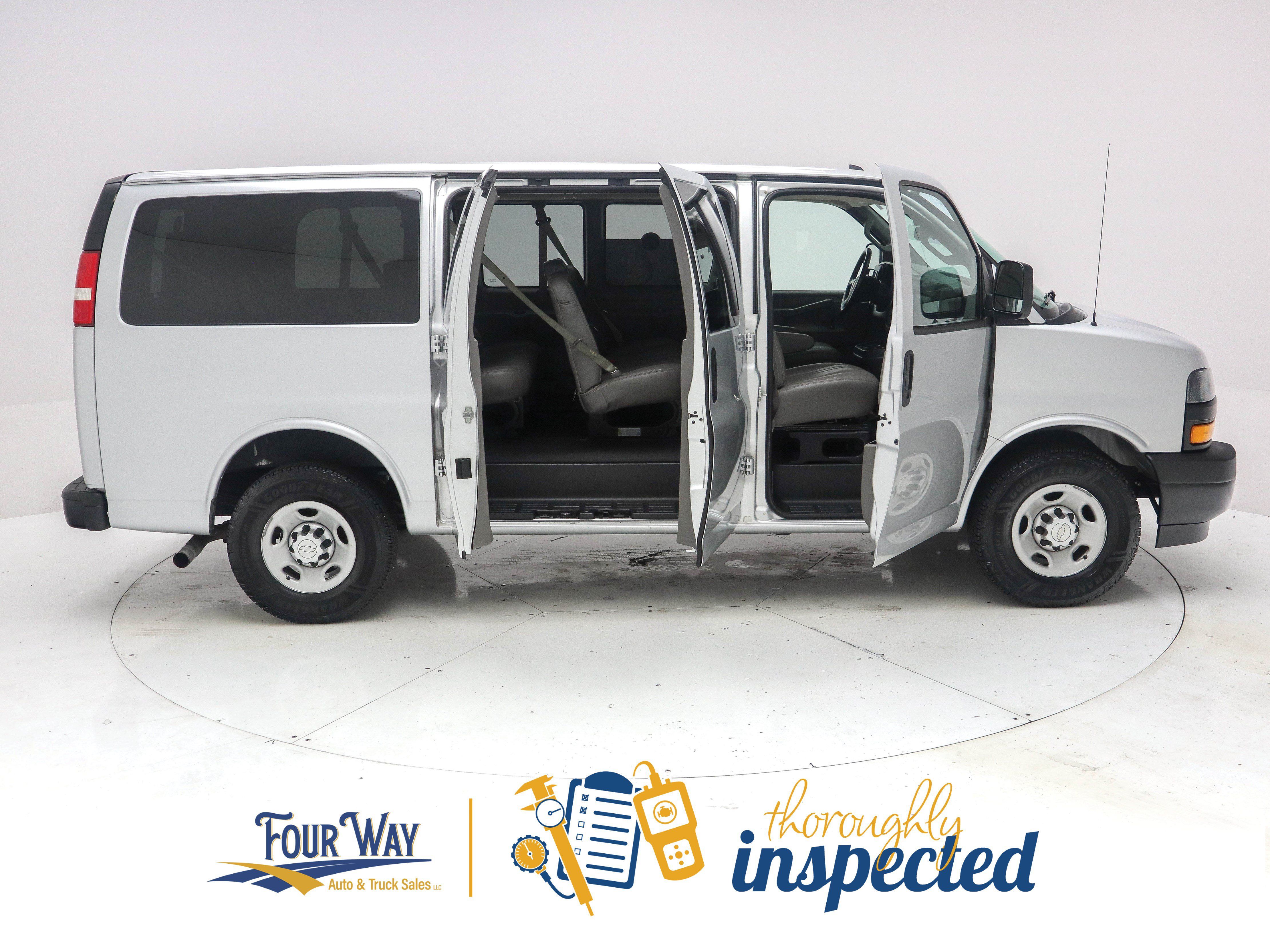 Used 2018 Chevrolet Express 2500 LS w/ Driver Convenience Package RWD image 3