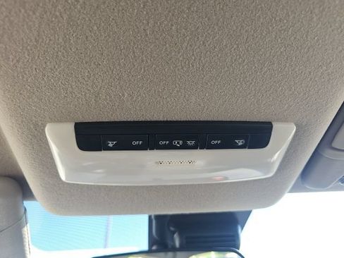 Used 2025 Nissan Versa SV FWD image 43