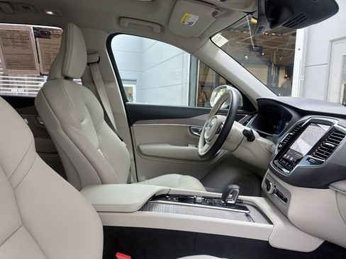 Certified 2024 Volvo XC90 B6 Plus w/ Protection Package Premier AWD/4WD image 35