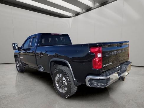 Used 2022 Chevrolet Silverado 2500 LT w/ Convenience Package image 3