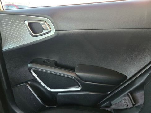 Used 2023 Kia Soul LX w/ LX Technology Package image 13