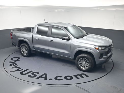 Used 2024 Chevrolet Colorado LT w/ LT Convenience Package II image 31