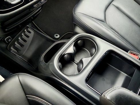 Used 2024 Chrysler Pacifica Limited image 16