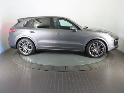 Certified 2023 Porsche Cayenne Turbo S AWD/4WD image 8