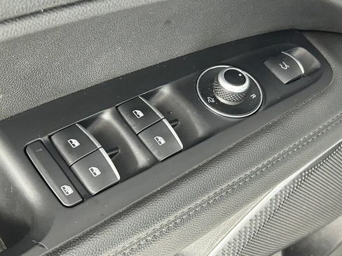 Used 2023 Alfa Romeo Stelvio Veloce AWD/4WD image 36