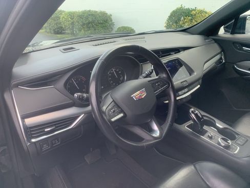 Used 2023 Cadillac XT4 Premium Luxury image 11