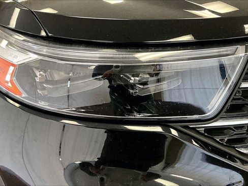 Certified 2022 Ford Explorer XLT w/ Equipment Group 202A image 28