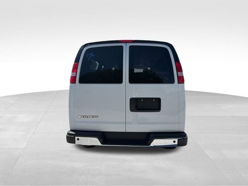 Used 2025 Chevrolet Express 3500 LT w/ LT Preferred Equipment Group RWD image 6