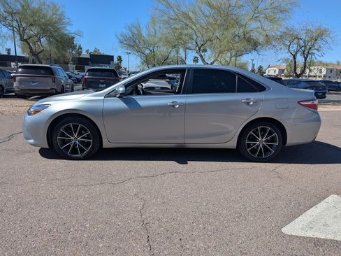 Used 2017 Toyota Camry XSE image 5