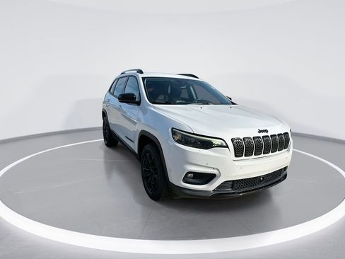 Used 2023 Jeep Cherokee Altitude Lux image 2