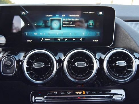 Used 2021 Mercedes-Benz GLA 250 4MATIC w/ Premium Package image 26