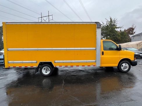 Used 2016 GMC Savana 3500 Extended RWD image 6