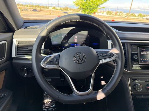 Certified 2022 Volkswagen Atlas Cross Sport SE image 17