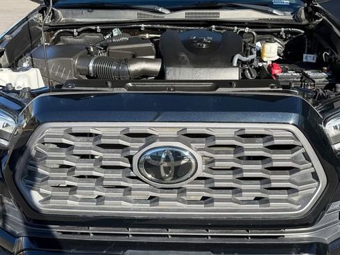 Used 2022 Toyota Tacoma TRD Sport w/ Technology Package image 27