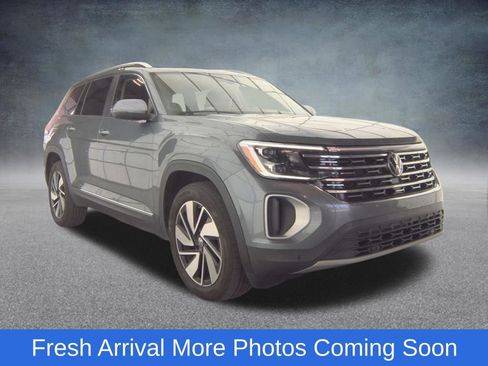 Used 2025 Volkswagen Atlas SEL AWD/4WD image 2