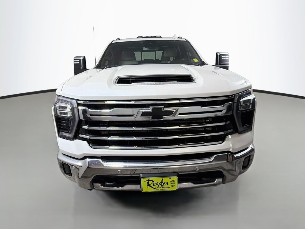 Used 2024 Chevrolet Silverado 3500 LTZ w/ LTZ Convenience Package AWD/4WD image 2