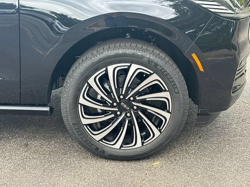 New 2026 Lincoln Navigator L Black Label AWD/4WD image 13
