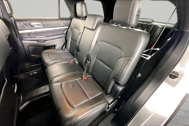 Used 2018 Ford Explorer XLT w/ Equipment Group 202A AWD/4WD image 19