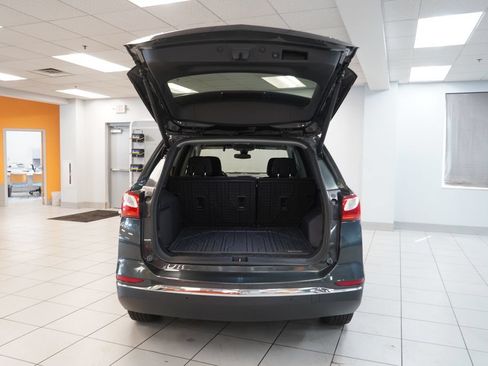 Used 2020 Chevrolet Equinox LT w/ Driver Convenience Package AWD/4WD image 9