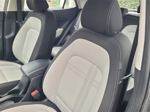 Used 2025 Hyundai Venue SEL image 13