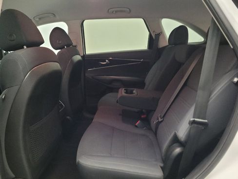Used 2018 Kia Sorento FWD image 18
