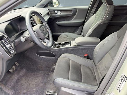 Used 2023 Volvo C40 P8 Recharge Ultimate image 5