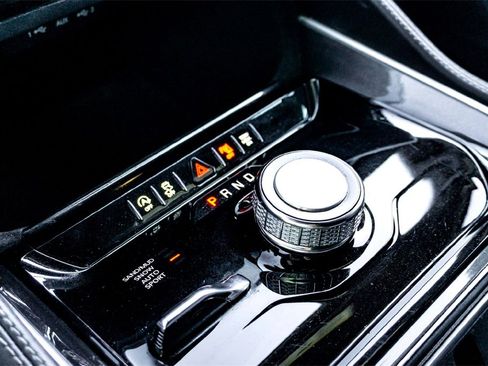 Used 2023 Jeep Wagoneer 4WD image 25