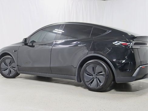 Used 2026 Tesla Model Y AWD image 9