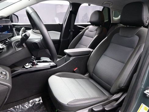 Used 2025 Chevrolet Trax LT w/ Driver Confidence Package FWD image 9