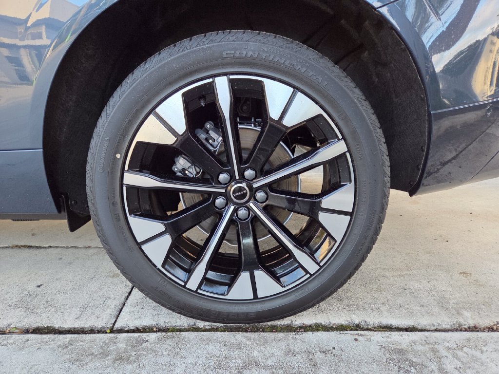Used 2026 Volvo XC60 B5 Plus AWD/4WD image 23