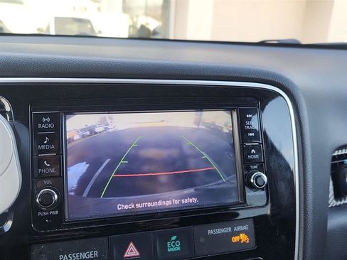 Used 2018 Mitsubishi Outlander ES image 17