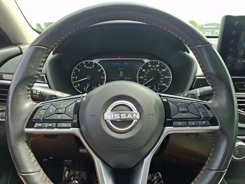Used 2024 Nissan Altima 2.5 SR w/ SR Premium Package FWD image 20