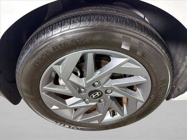 Used 2024 Hyundai Elantra SEL FWD image 18
