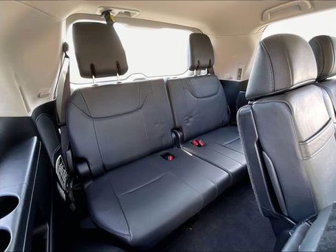 Used 2021 Lexus LX 570 4WD w/ Luxury Package image 18