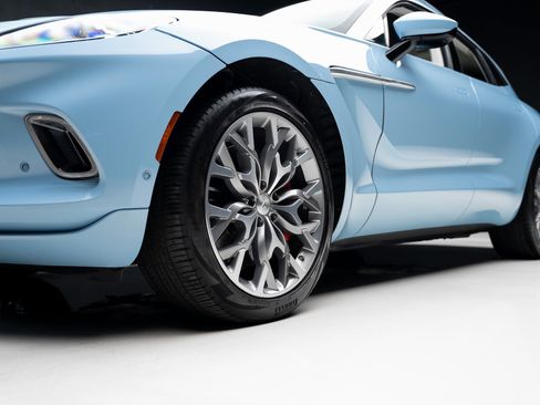 Used 2023 Aston Martin DBX image 75