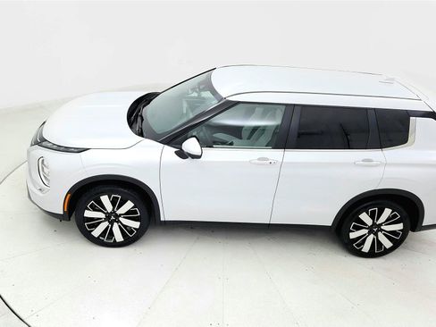 Used 2025 Mitsubishi Outlander SE AWD/4WD image 14